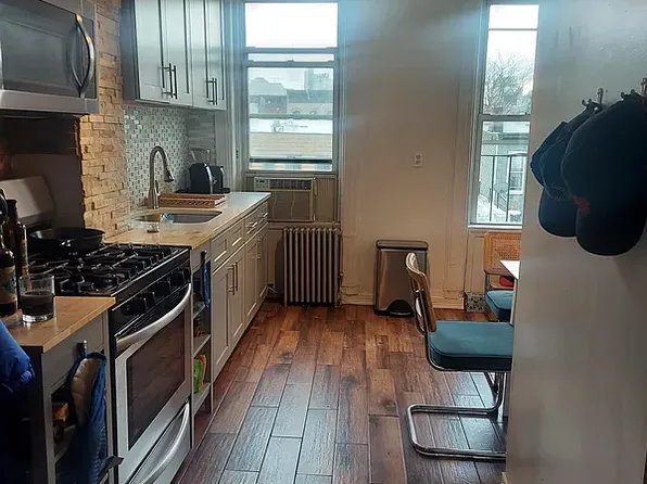 208 Huron Street image 1 of 4