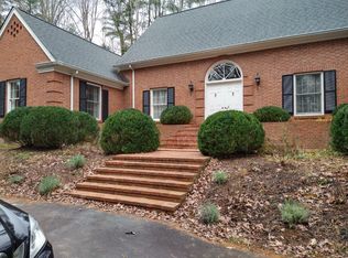 27 E Forest Rd, Biltmore Forest, NC 28803