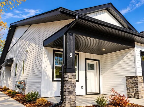 5463 S 55th Ave #8, Lacombe, AB T4L 1M1