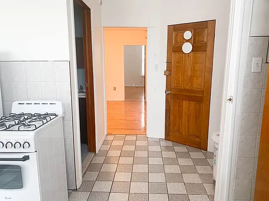 Rented by Ulas Real Estates Inc | media 5