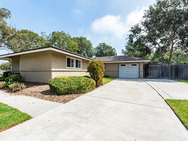 Santa Cruz - Military Housing — Photo 10