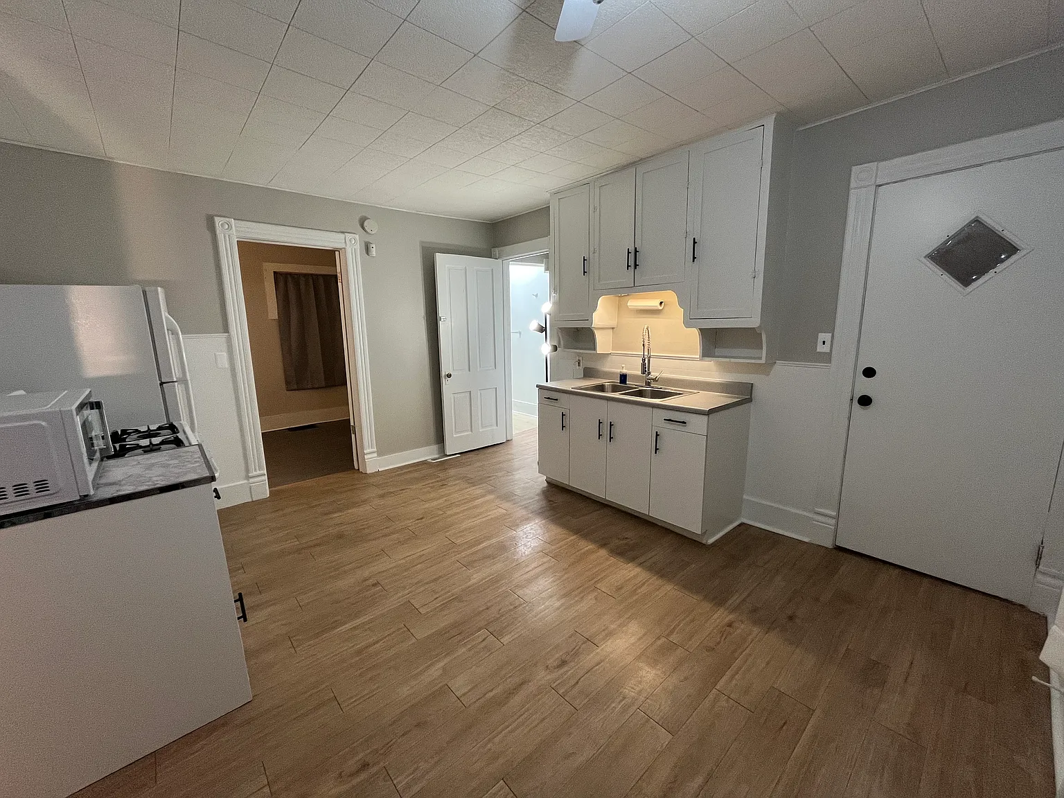 2 bed, $1,100 — Photo 4