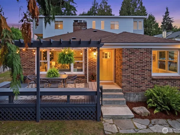 10735 Densmore Avenue N, Seattle, WA 98133