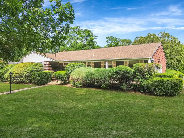 80 Derby Avenue, Greenlawn, NY 11740