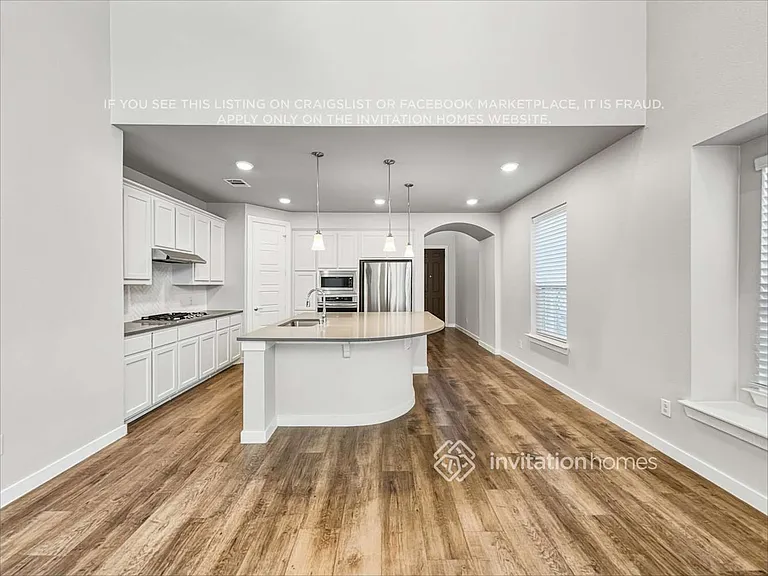 2533 Stella Ln — Photo 7