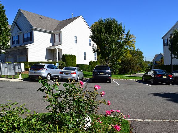 3rd image of 552 Coventry Dr