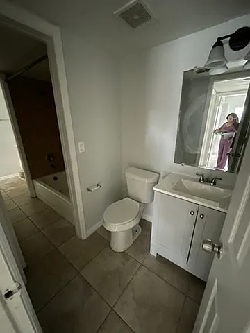 1410 Holden Ave #C — Photo 8