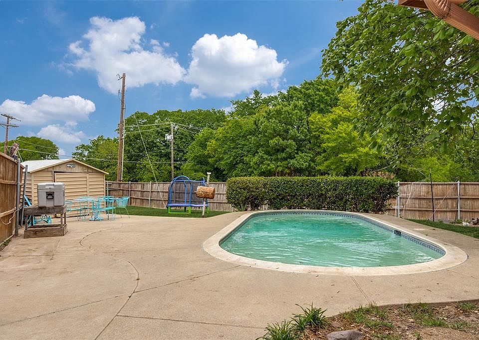 1st image of 2027 Shoreline Dr