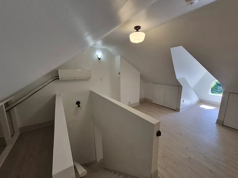 561 Parliament St #1 — Photo 14