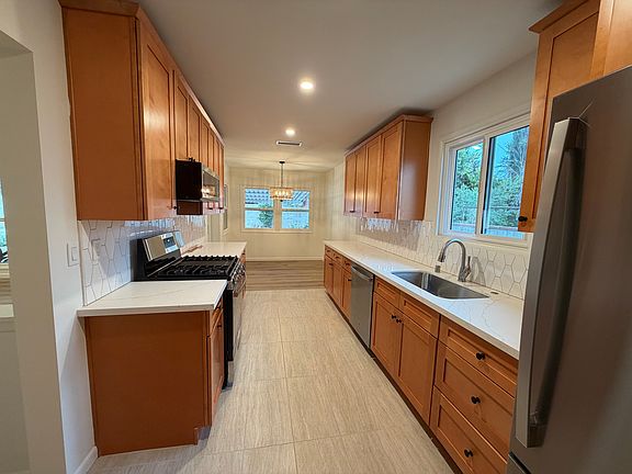 5th image of 10538 Winnebago Ave