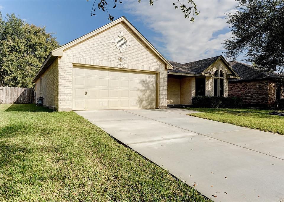1st image of 2731 N Larkspur Cir