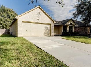 2731 N Larkspur Cir, Pearland, TX 77584