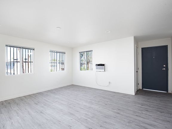 2nd image of 2592 Sherwood St APT 2