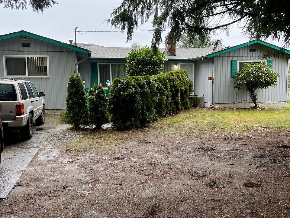 Front Yard, almost 1/4 acre fenced