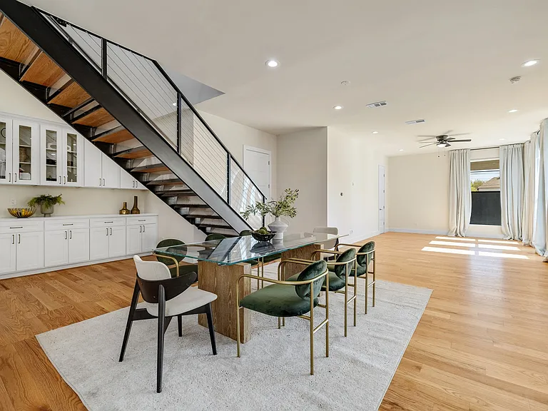 6449 Royalton Dr — Photo 10