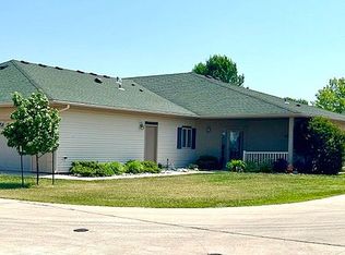 972 33rd St S, Moorhead, MN 56560