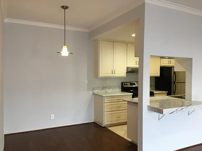 612 S Barrington Ave — Photo 15