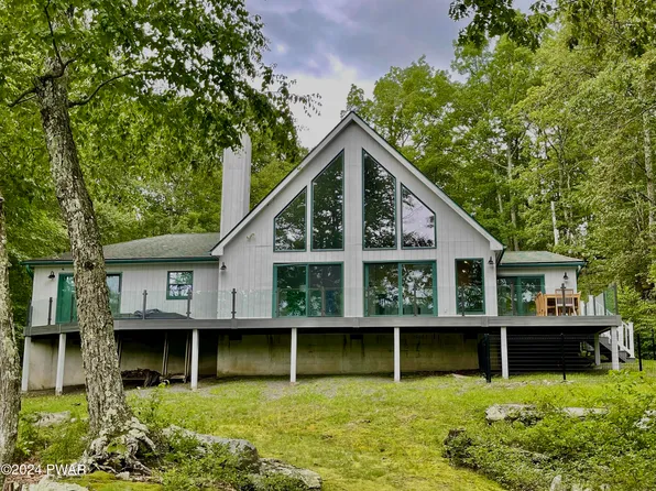 107 Cliff Dr, Lords Valley, PA 18428