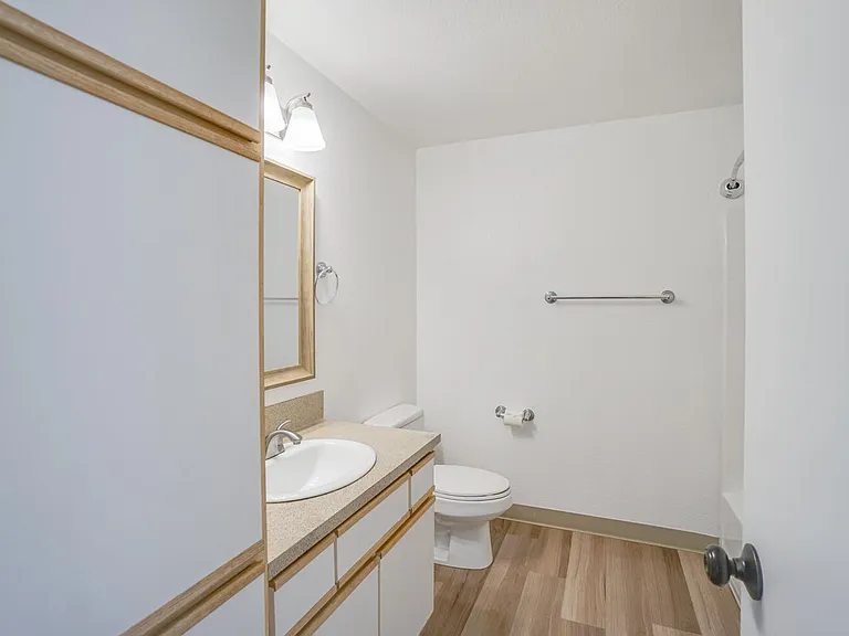 5075-5105 10th Ave NE — Photo 12