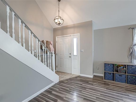 3rd image of 1017 SE Cape Dr