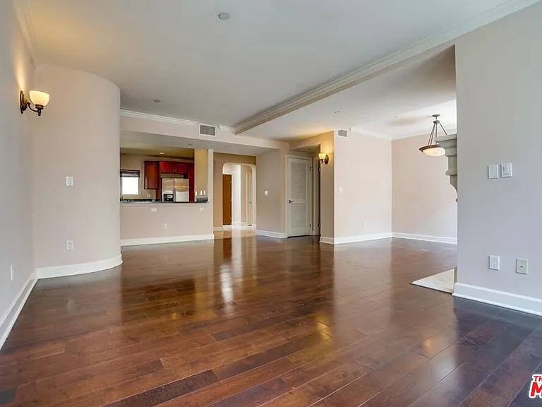 1522 Amherst Ave #402 — Photo 8