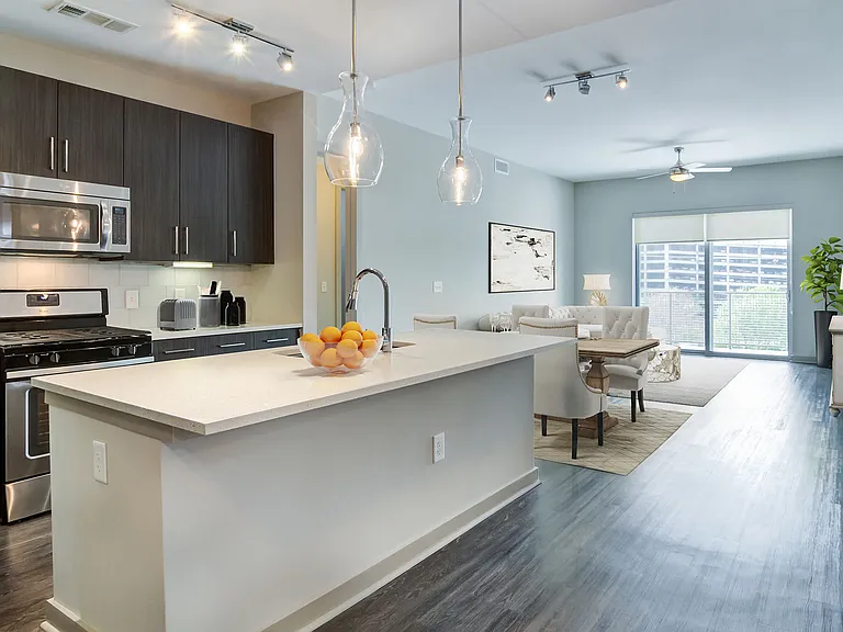 Venue Brookwood Apartments — Photo 2