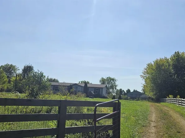 3326 Sandy Ln, Blanchester, OH 45107