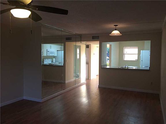 4th image of 20735 NE 8th Ct APT 104