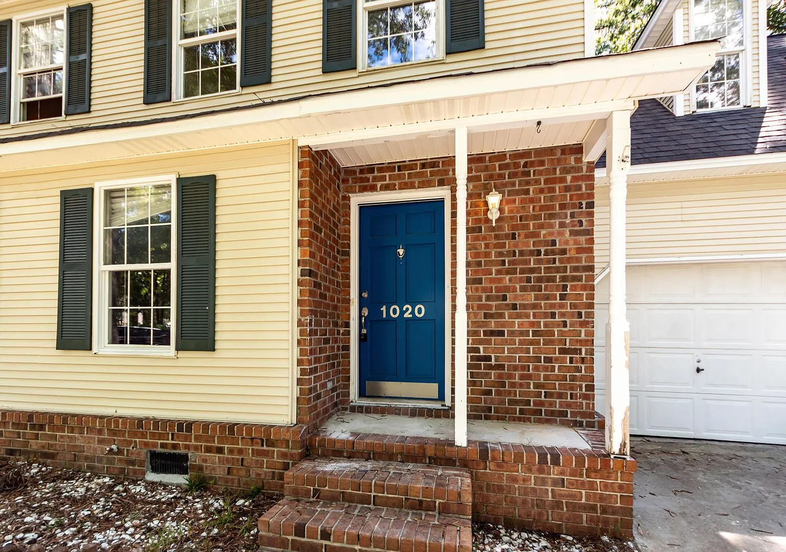 4 Bedroom, 2.5 Bathroom Home in Pine Forest - Summerville — Photo 3