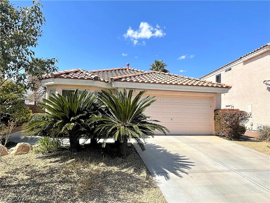 3 bed, 2.0 bath, 1482 sqft, $2,100 — Photo 1