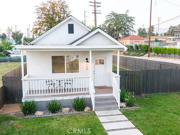 423 E Stuart Ave — Photo 3