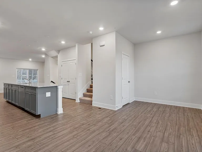258 Waterstone Rd — Photo 7