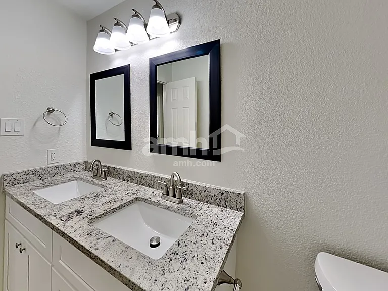 26949 Carriage Manor Ln — Photo 17