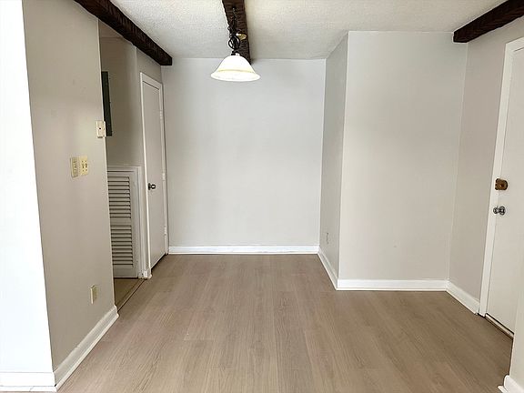 5th image of 114 Oak Ln APT 7