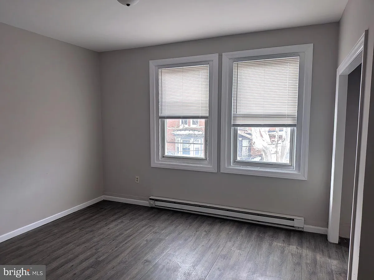 Building Photo - 1343 W Pike St #3