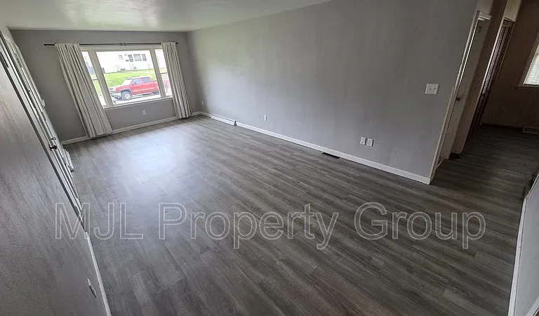 1512 Robeson Ave — Photo 5