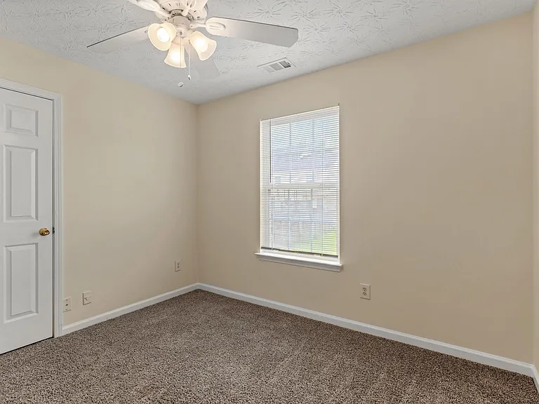 310 Sarasota Ln — Photo 38