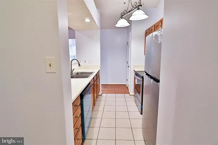 2 bed, 1073 sqft, $2,095 — Photo 3