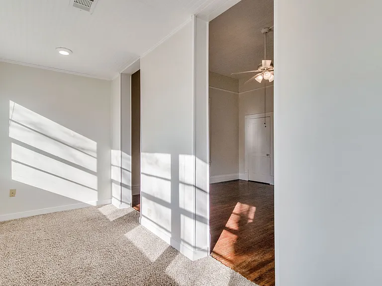 1224 E Strong St — Photo 5