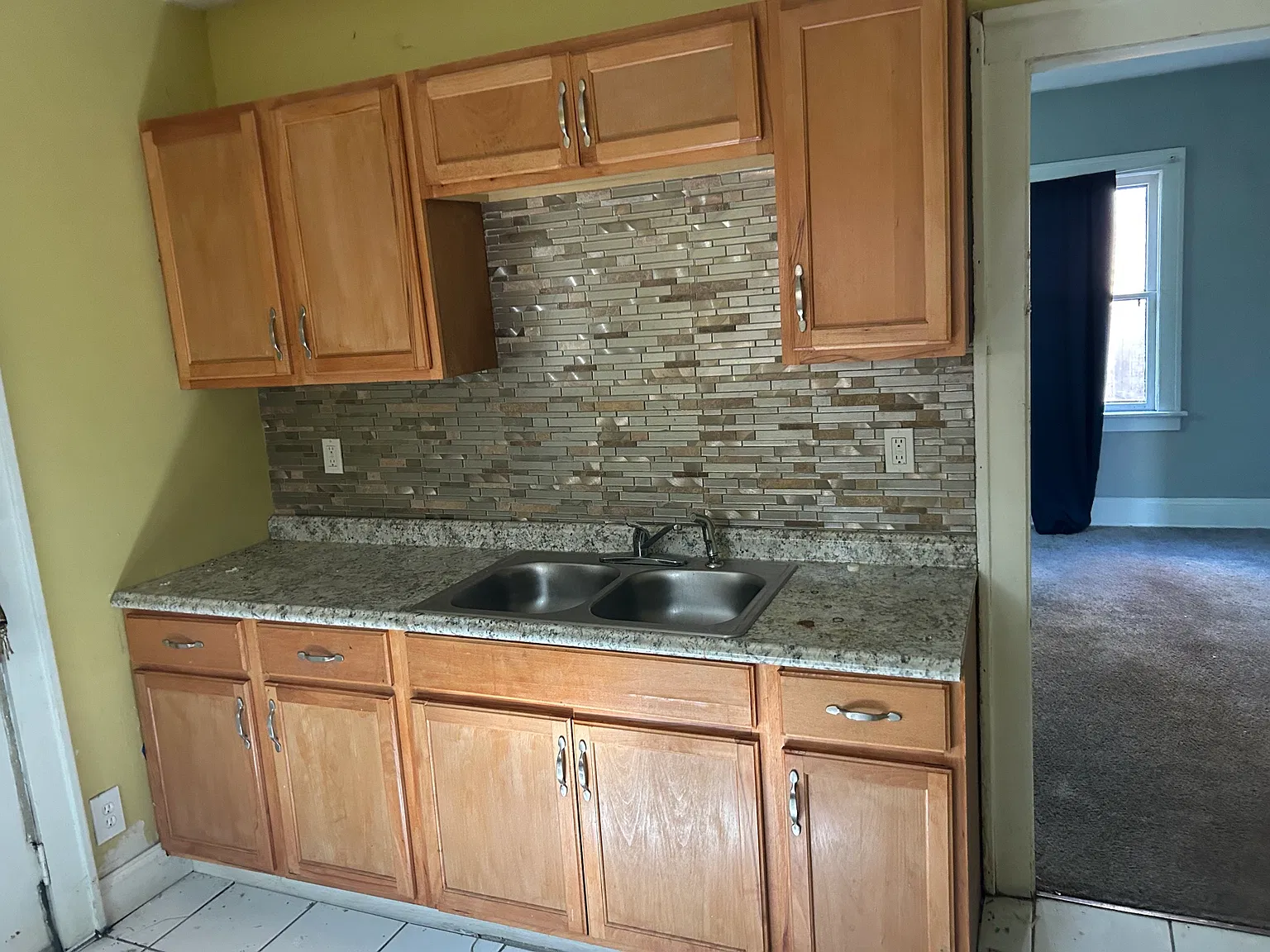 3 bed, 1008 sqft, $1,300 — Photo 2