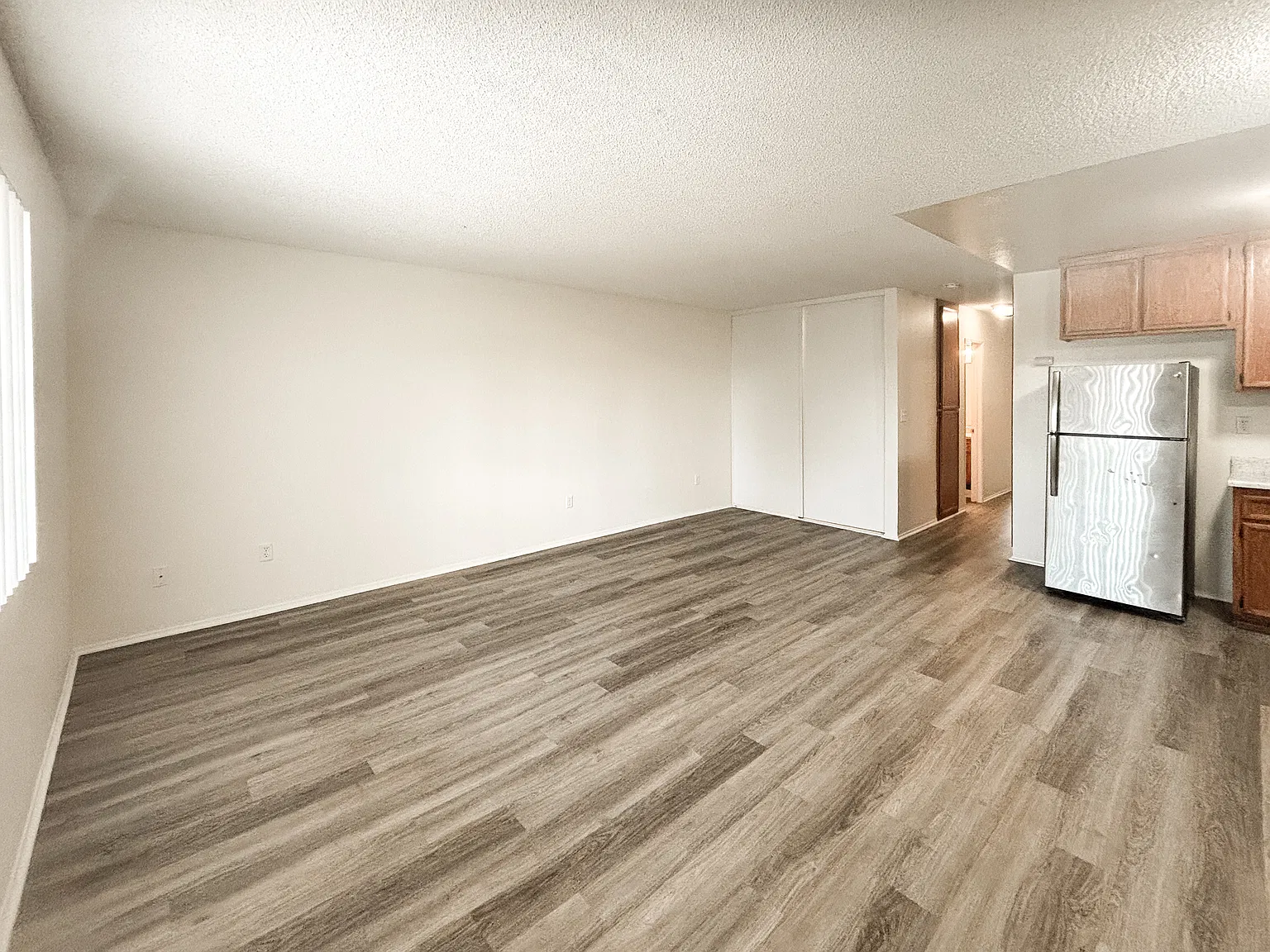 2 bed, 801 sqft, $2,100 — Photo 2