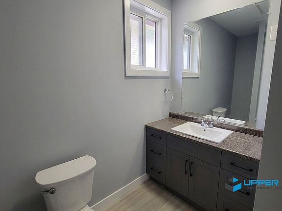 4th image of 586 Machray Ave