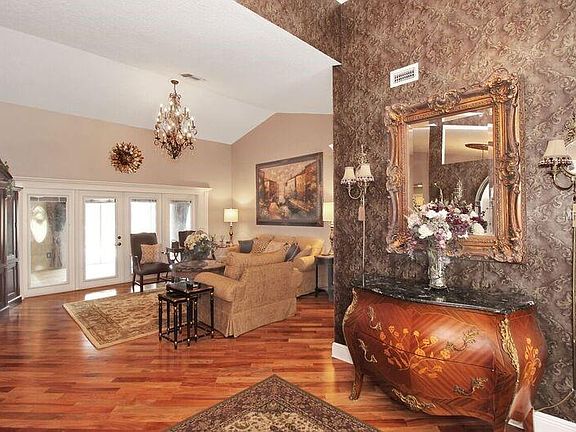 3rd image of 6832 Crescent Oaks Cir