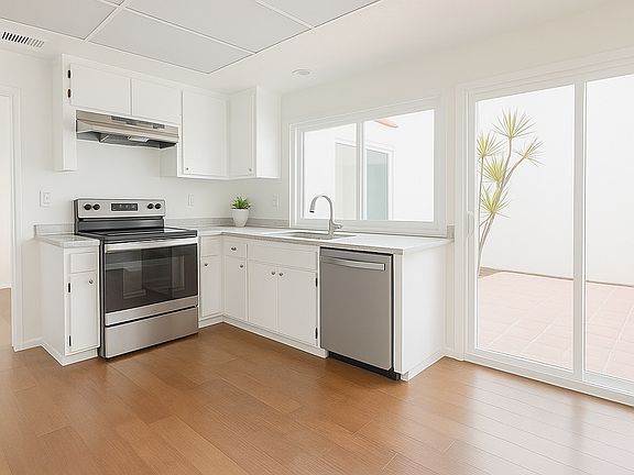 4th image of 7096 Island Village Dr