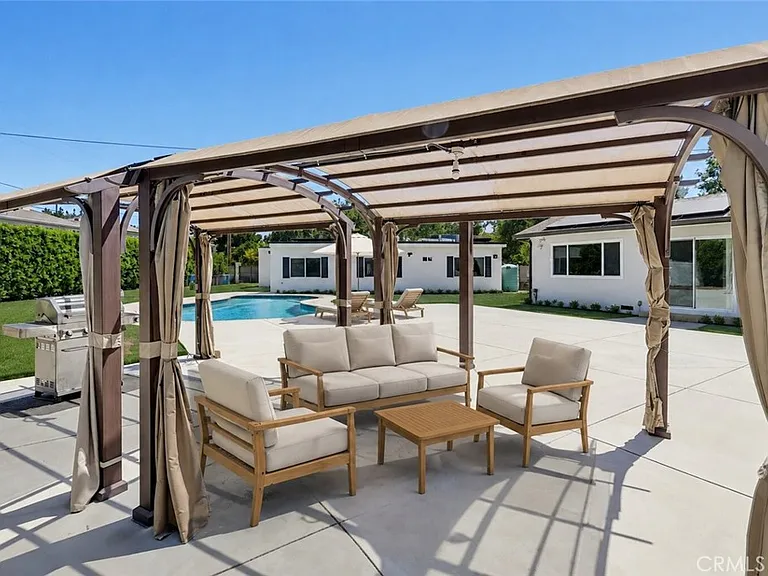 8740 Paso Robles Ave — Photo 22