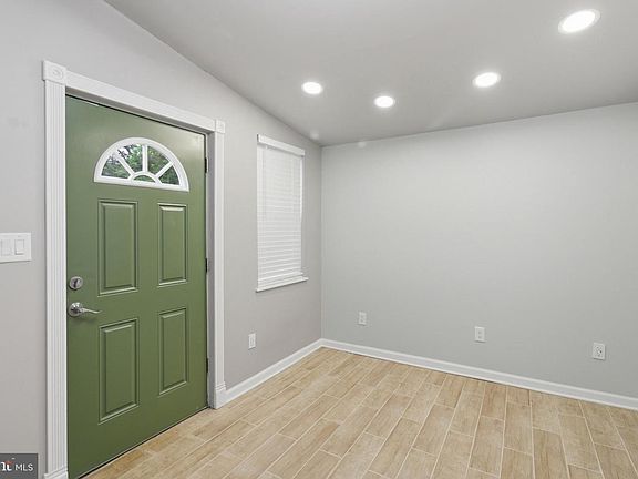 5th image of 36 Midland Dr