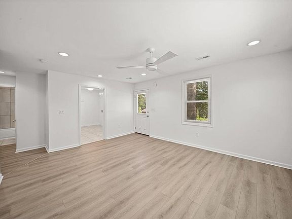 5th image of 125 Westover Dr