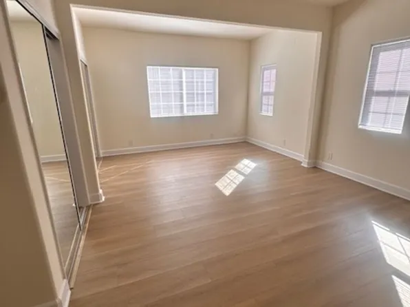 319 S Hamel Rd, Los Angeles, CA