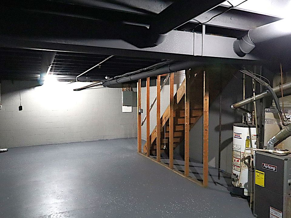 2nd image of 1009 Hillman St