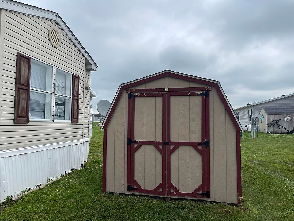 Exterior Image-0-COMMODORE 147 Summit Village - IN